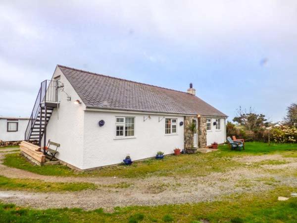 Ty Woods Cottage Rhoscolyn Exterior photo